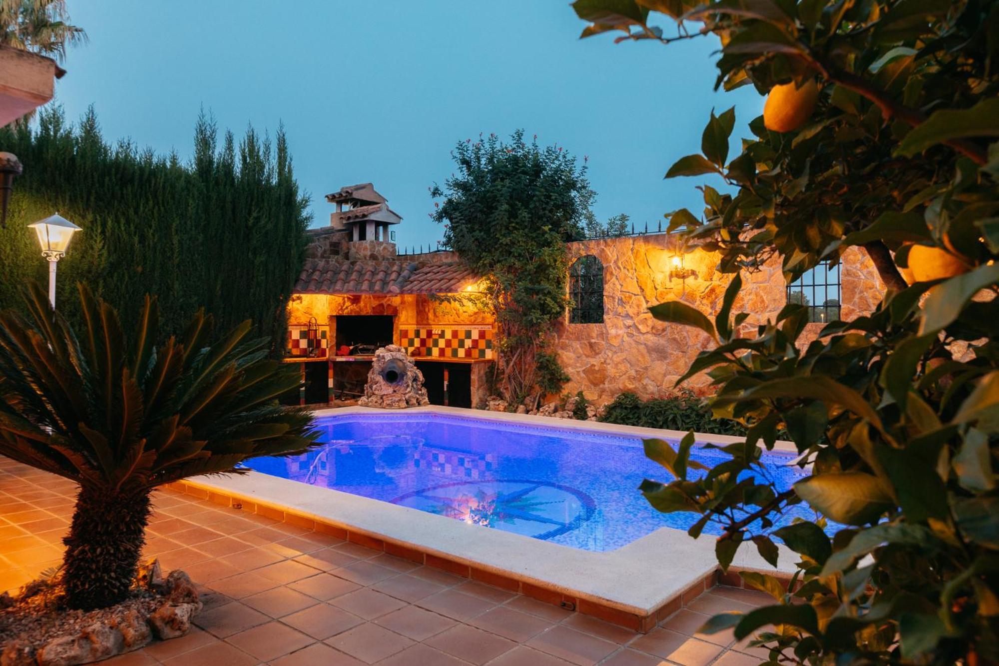 Chalet, Villa Rodeada De Naturaleza Piscina A Doce Klm De Valencia Y 7 Del Aeropuerto Luaran gambar