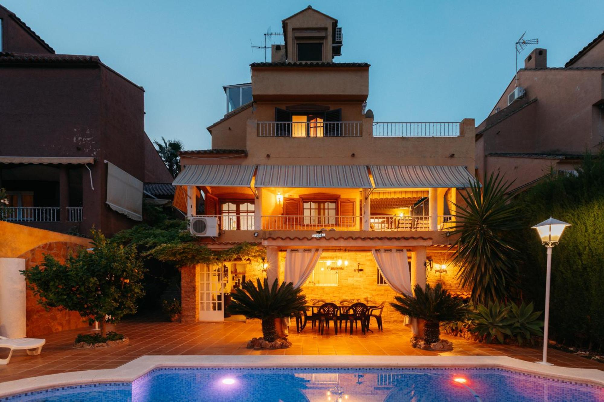 Chalet, Villa Rodeada De Naturaleza Piscina A Doce Klm De Valencia Y 7 Del Aeropuerto Luaran gambar