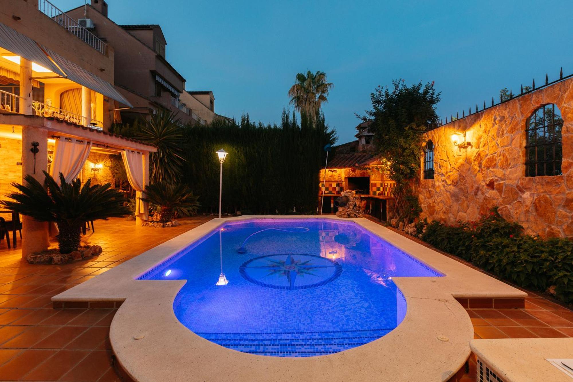 Chalet, Villa Rodeada De Naturaleza Piscina A Doce Klm De Valencia Y 7 Del Aeropuerto Luaran gambar