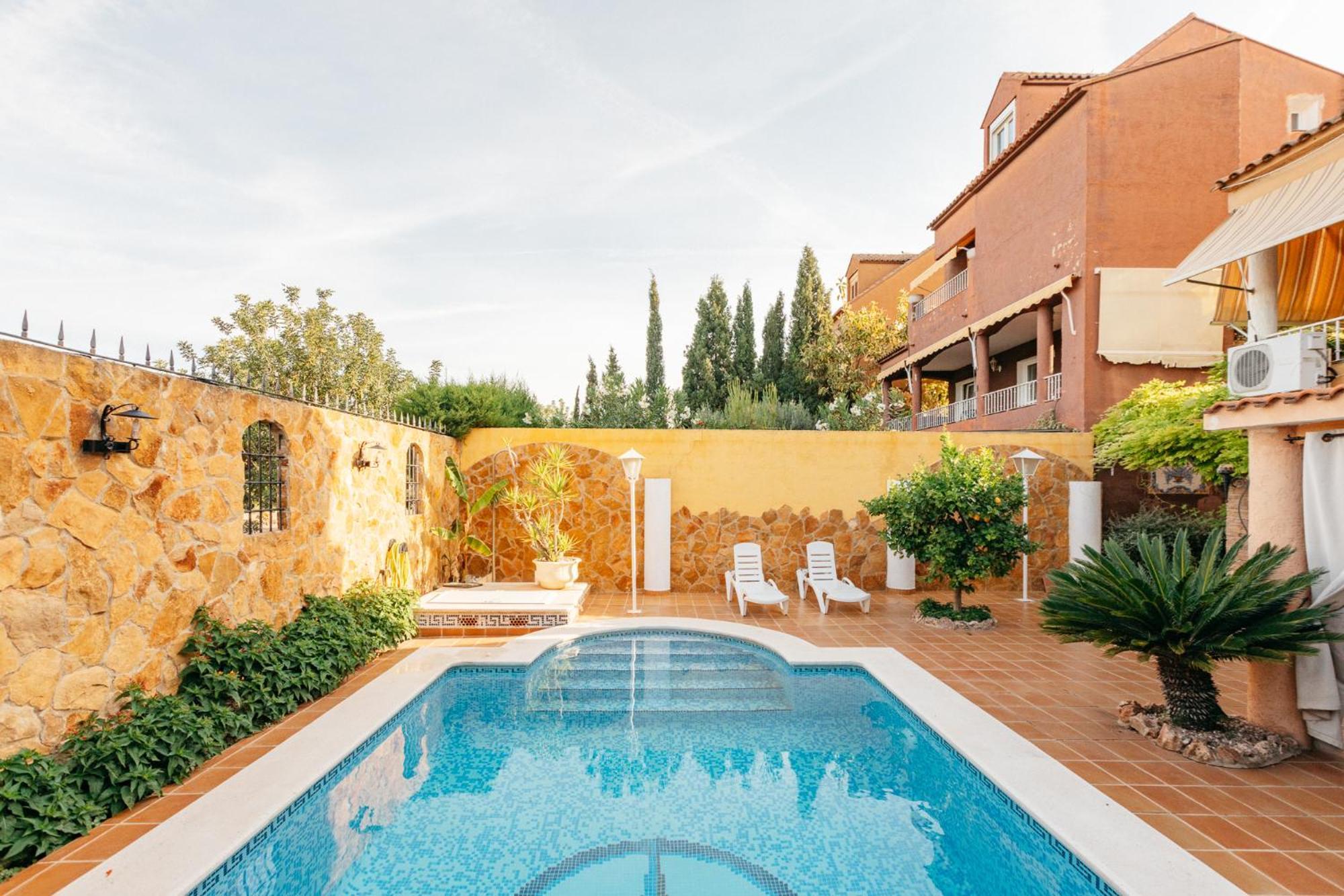 Chalet, Villa Rodeada De Naturaleza Piscina A Doce Klm De Valencia Y 7 Del Aeropuerto Luaran gambar