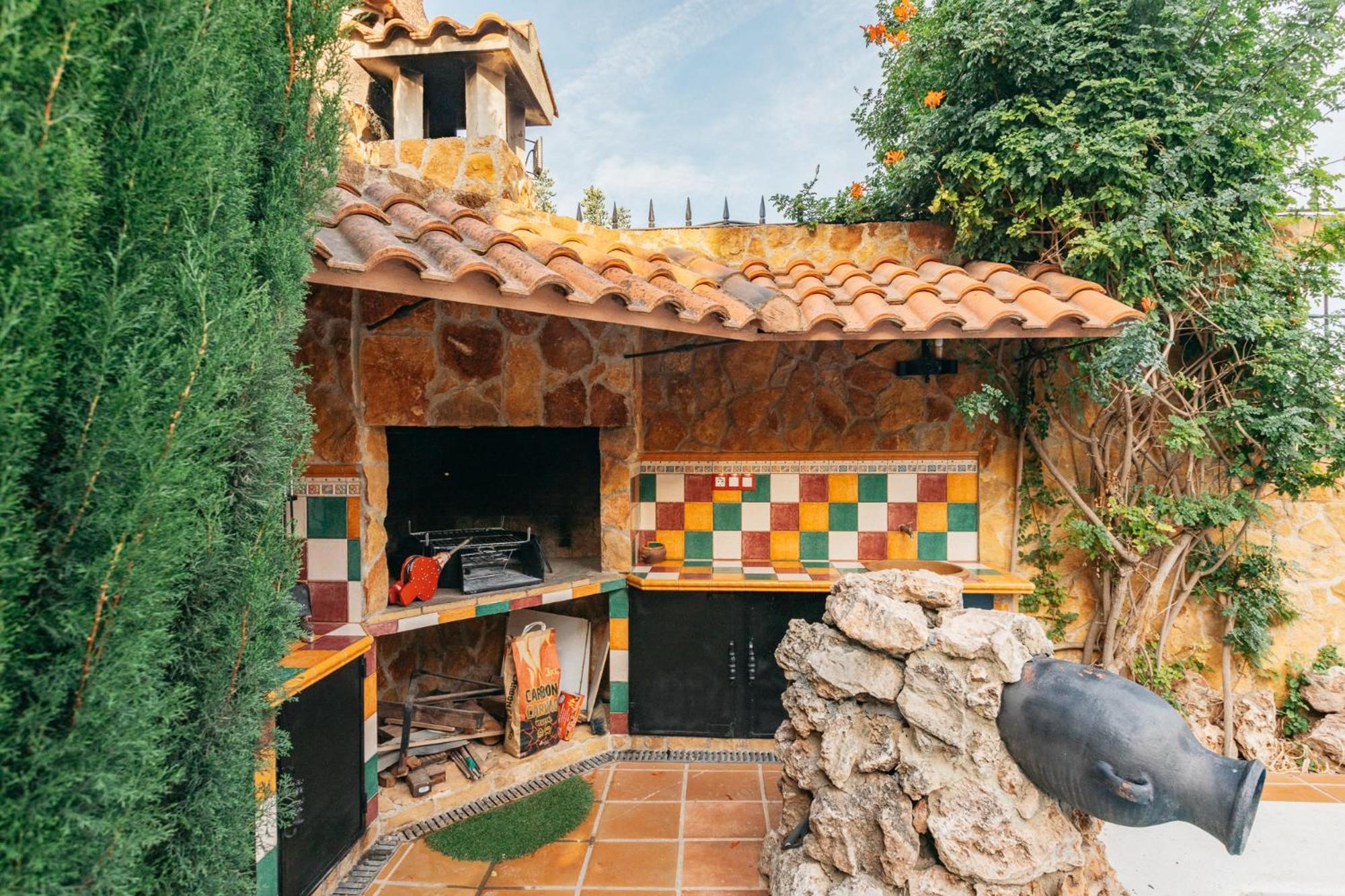 Chalet, Villa Rodeada De Naturaleza Piscina A Doce Klm De Valencia Y 7 Del Aeropuerto Luaran gambar