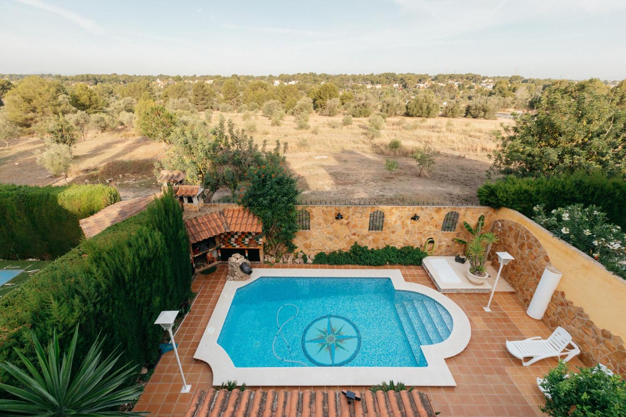 Chalet, Villa Rodeada De Naturaleza Piscina A Doce Klm De Valencia Y 7 Del Aeropuerto Luaran gambar
