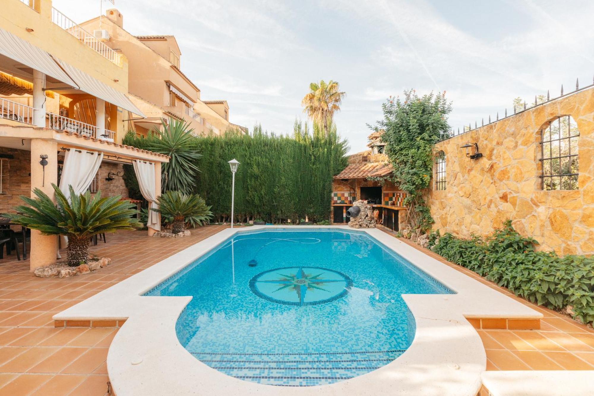 Chalet, Villa Rodeada De Naturaleza Piscina A Doce Klm De Valencia Y 7 Del Aeropuerto Luaran gambar