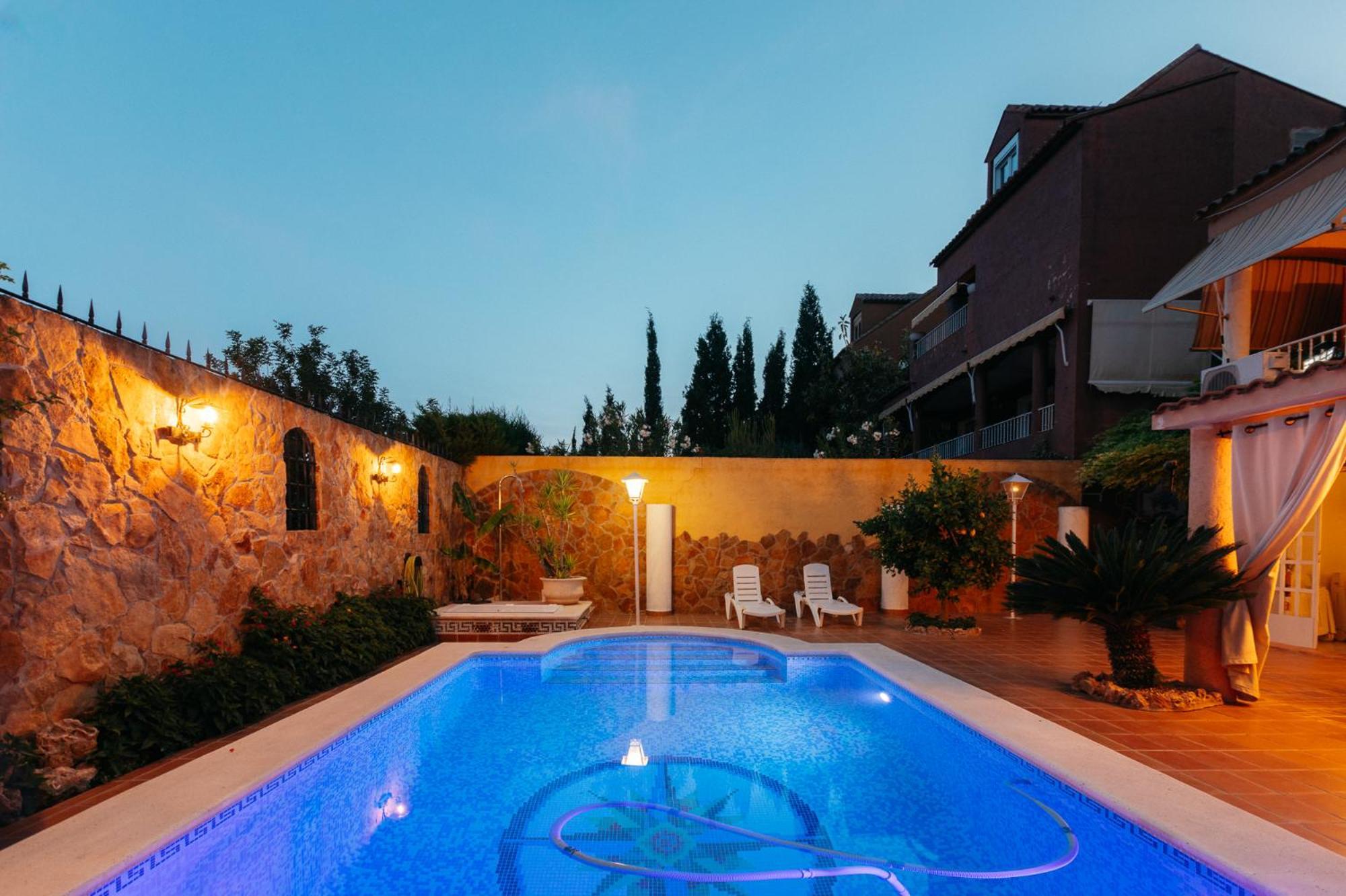 Chalet, Villa Rodeada De Naturaleza Piscina A Doce Klm De Valencia Y 7 Del Aeropuerto Luaran gambar