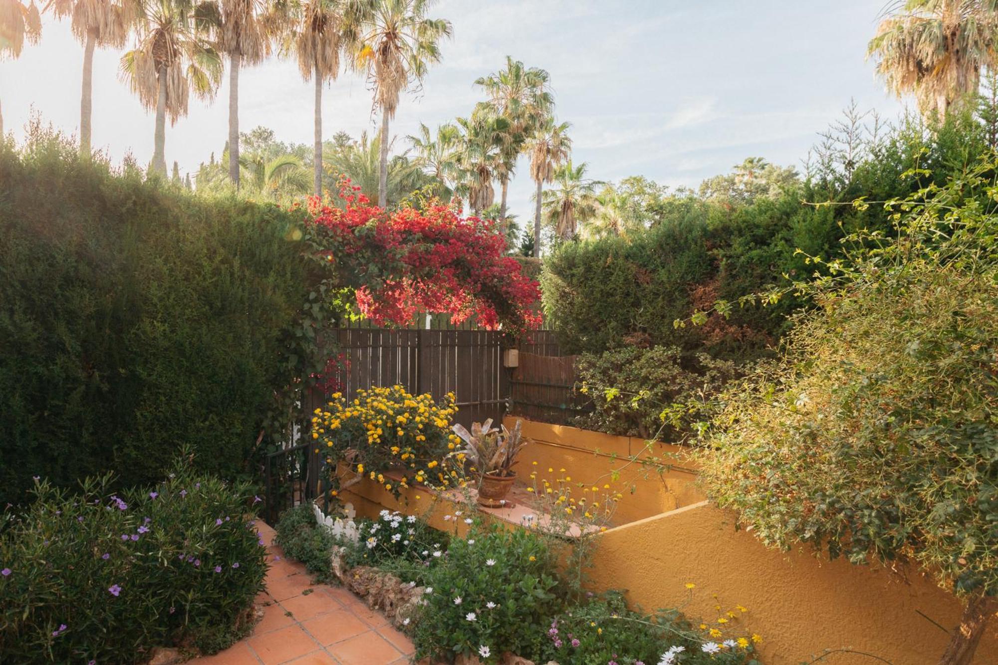 Chalet, Villa Rodeada De Naturaleza Piscina A Doce Klm De Valencia Y 7 Del Aeropuerto Luaran gambar
