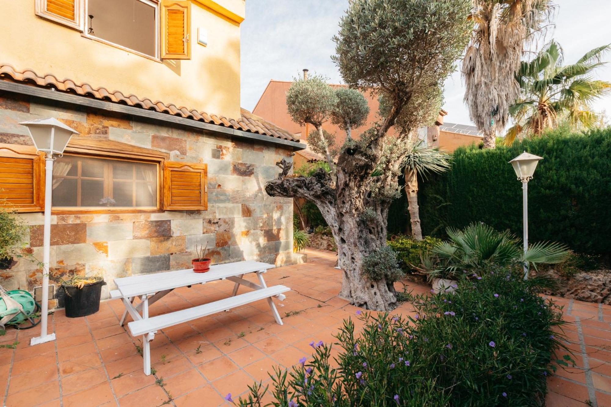 Chalet, Villa Rodeada De Naturaleza Piscina A Doce Klm De Valencia Y 7 Del Aeropuerto Luaran gambar