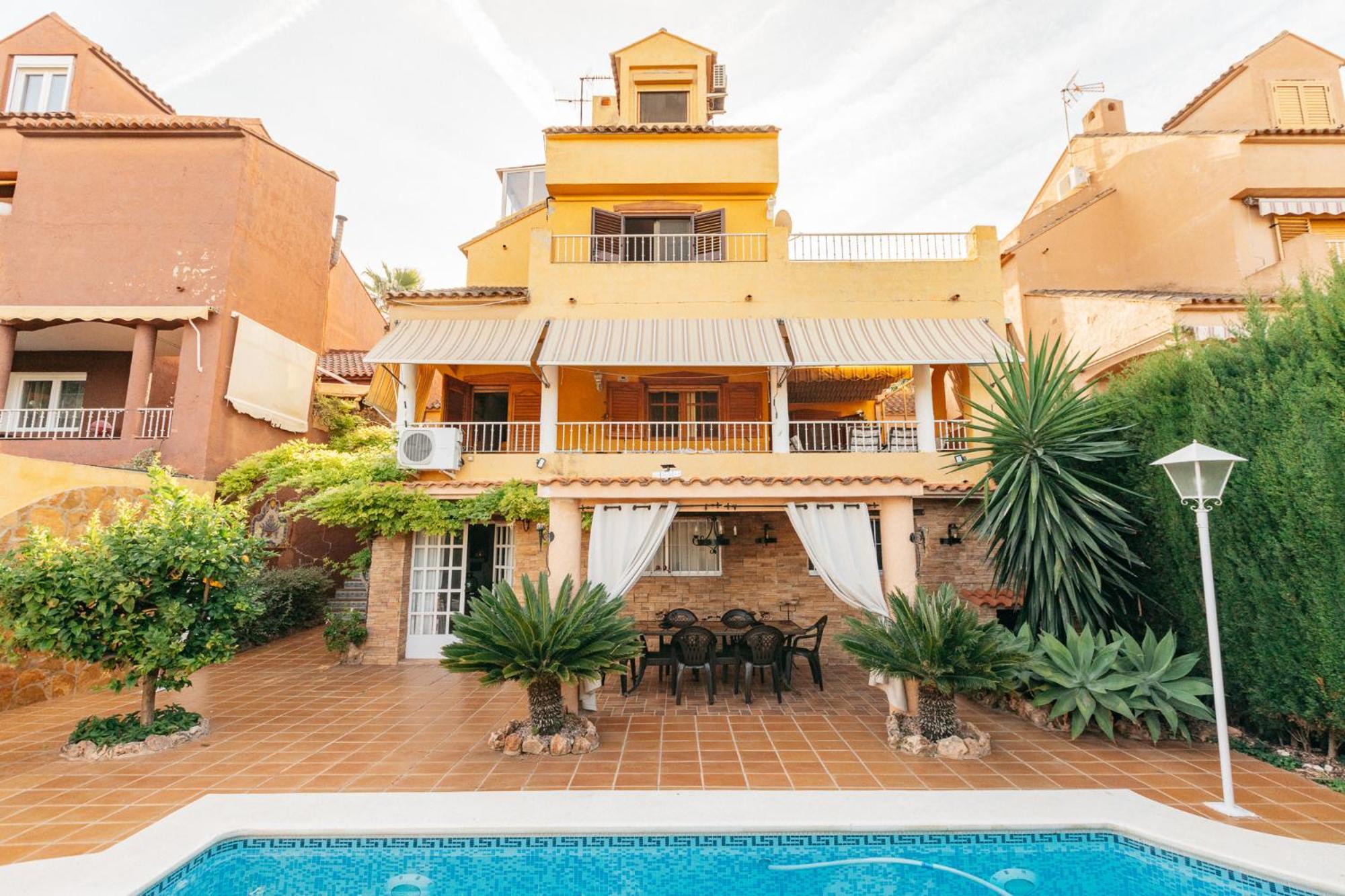 Chalet, Villa Rodeada De Naturaleza Piscina A Doce Klm De Valencia Y 7 Del Aeropuerto Luaran gambar