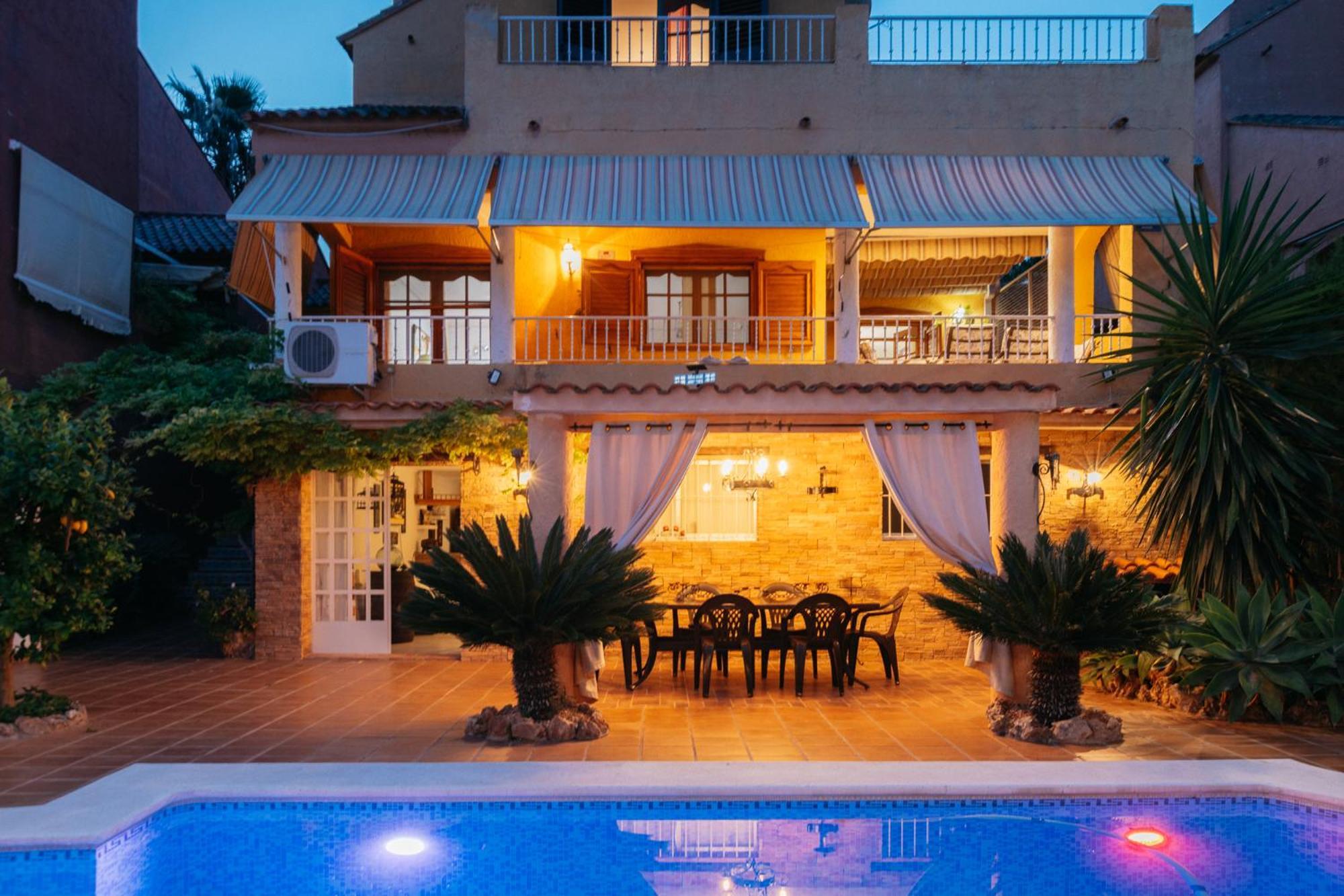 Chalet, Villa Rodeada De Naturaleza Piscina A Doce Klm De Valencia Y 7 Del Aeropuerto Luaran gambar