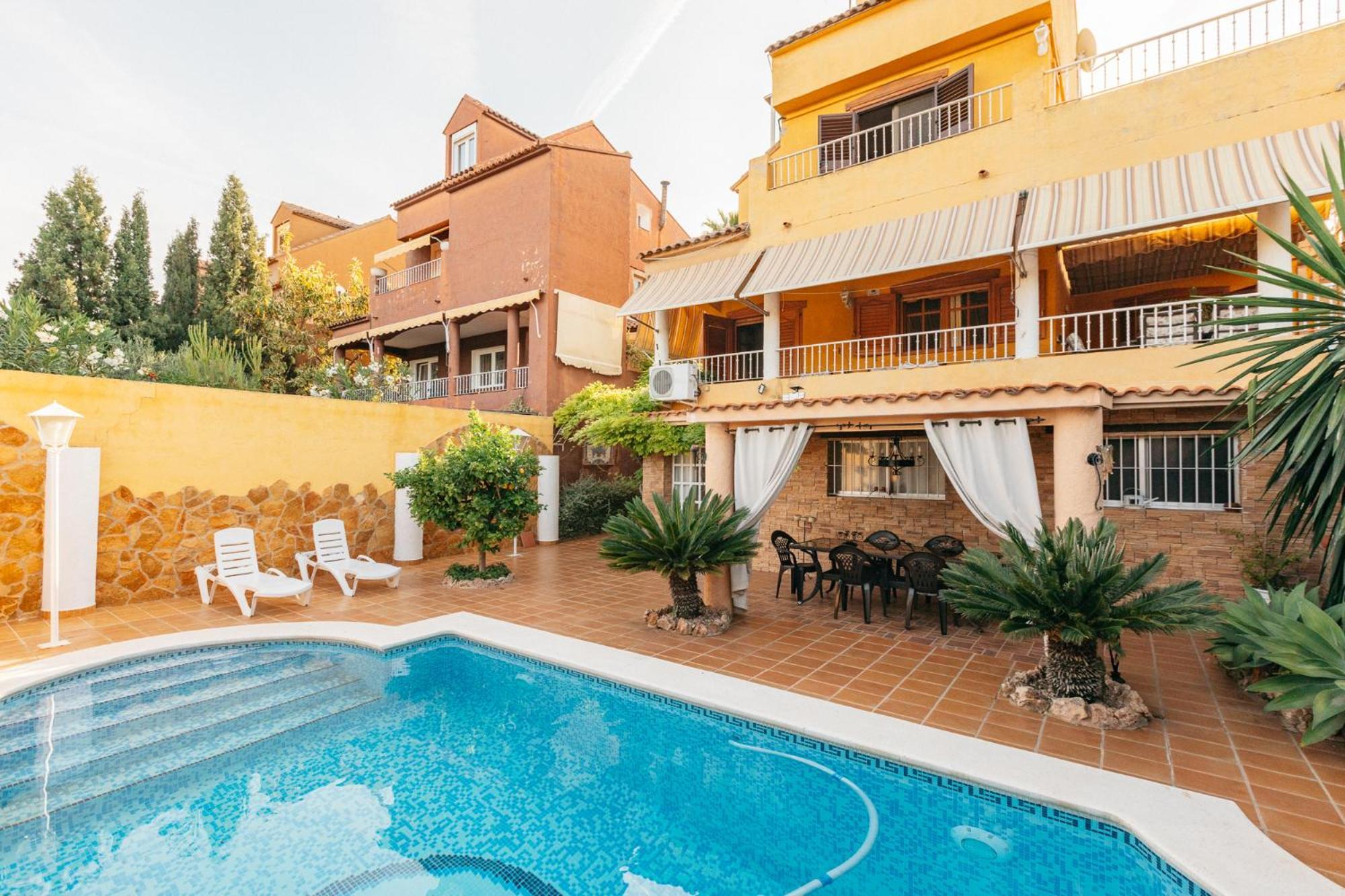 Chalet, Villa Rodeada De Naturaleza Piscina A Doce Klm De Valencia Y 7 Del Aeropuerto Luaran gambar